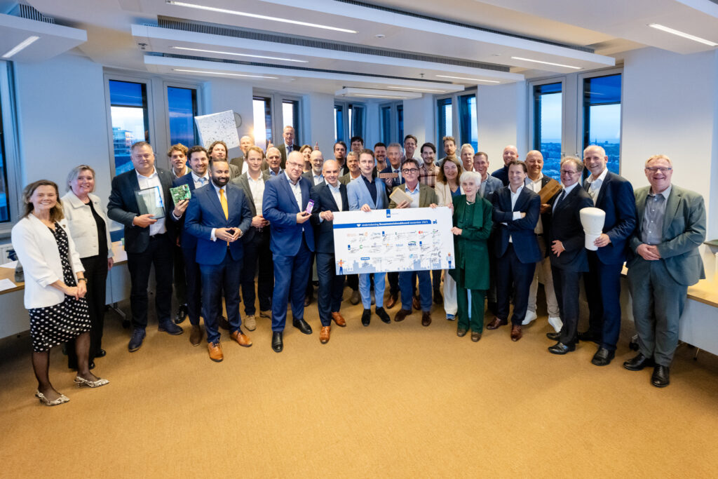 BZK Ondertekening Bouwmaterialenakkoord 05112025 Foto Sander Foederer 8258
